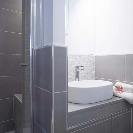 My Exclusive Italy - Spacious With 4 Rooms, Pool, Solarium & Garden Villa *