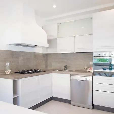 My Exclusive Italy - Spacious With 4 Rooms, Pool, Solarium & Garden Villa Sant'Agnello